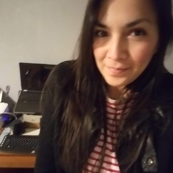 Meet your Posher, Cristina - Picture 2 of 2